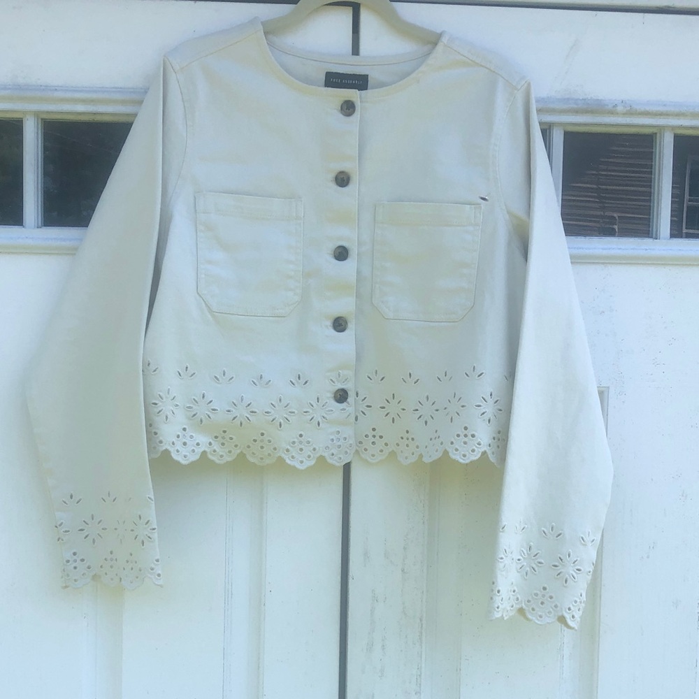 NWT White Eyelet 98% Cotton Double Front Pockets Button Down Jacket SZ XL 16-18